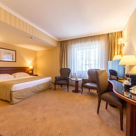 รามาดา โฮเต็ล แอนด์ สวีท บาย วินด์แฮม บูคาเรสต์ นอร์ท Hotel ภายนอก รูปภาพ