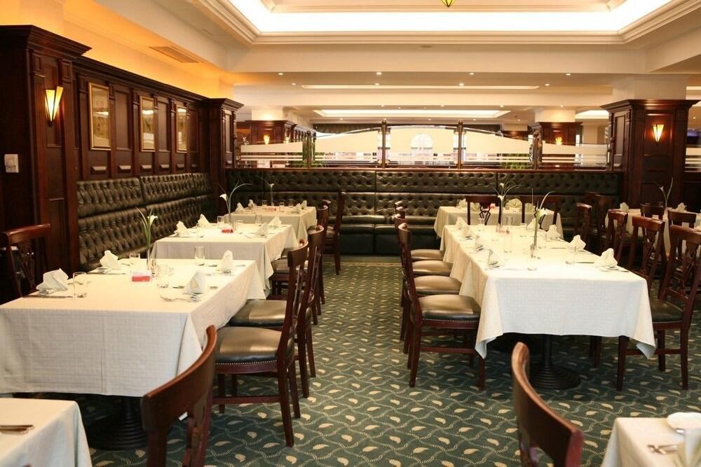 รามาดา โฮเต็ล แอนด์ สวีท บาย วินด์แฮม บูคาเรสต์ นอร์ท Hotel ภายนอก รูปภาพ