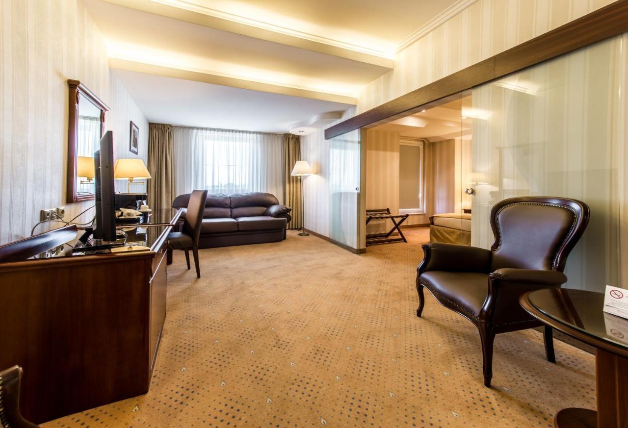 รามาดา โฮเต็ล แอนด์ สวีท บาย วินด์แฮม บูคาเรสต์ นอร์ท Hotel ภายนอก รูปภาพ