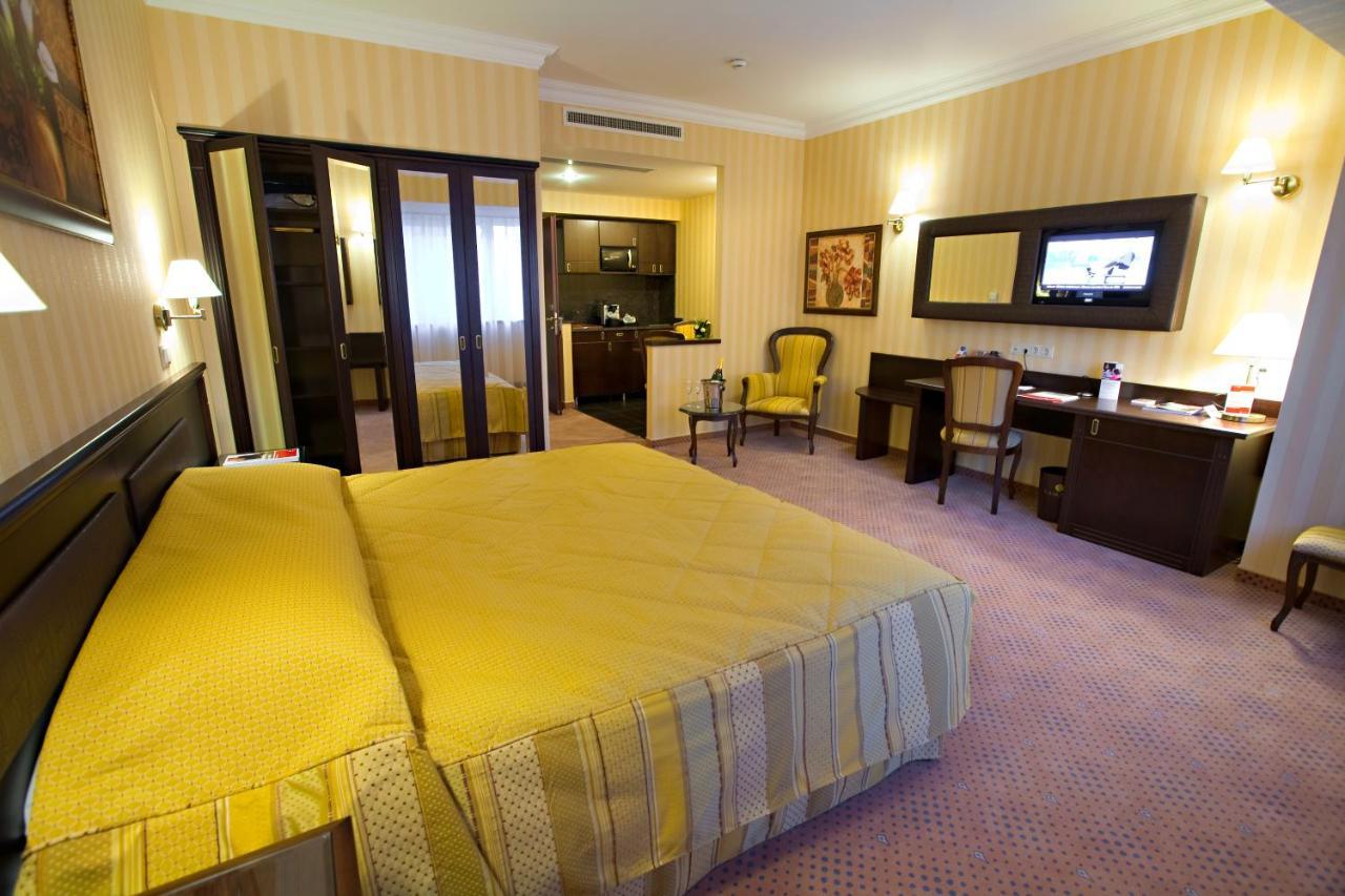 รามาดา โฮเต็ล แอนด์ สวีท บาย วินด์แฮม บูคาเรสต์ นอร์ท Hotel ภายนอก รูปภาพ