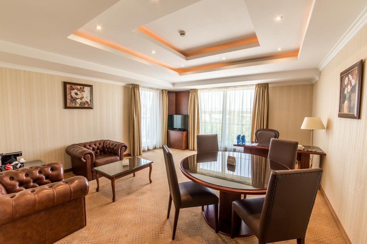 รามาดา โฮเต็ล แอนด์ สวีท บาย วินด์แฮม บูคาเรสต์ นอร์ท Hotel ภายนอก รูปภาพ
