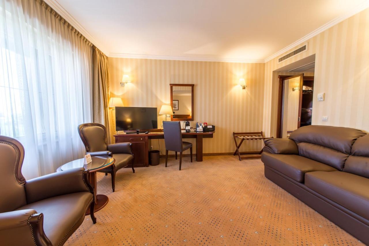 รามาดา โฮเต็ล แอนด์ สวีท บาย วินด์แฮม บูคาเรสต์ นอร์ท Hotel ภายนอก รูปภาพ