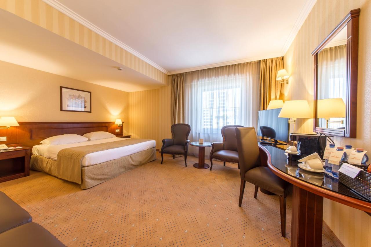 รามาดา โฮเต็ล แอนด์ สวีท บาย วินด์แฮม บูคาเรสต์ นอร์ท Hotel ภายนอก รูปภาพ