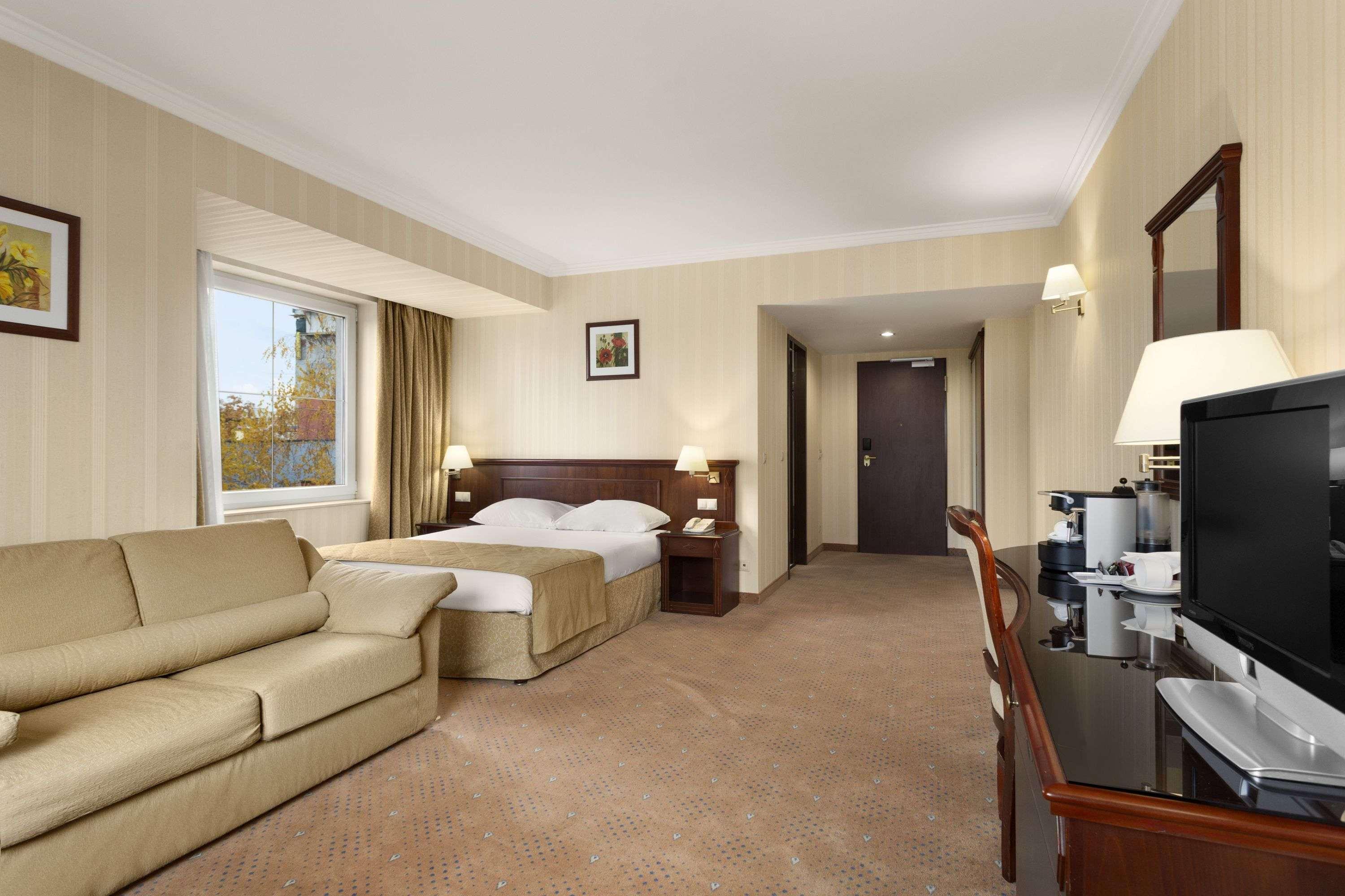 รามาดา โฮเต็ล แอนด์ สวีท บาย วินด์แฮม บูคาเรสต์ นอร์ท Hotel ภายนอก รูปภาพ
