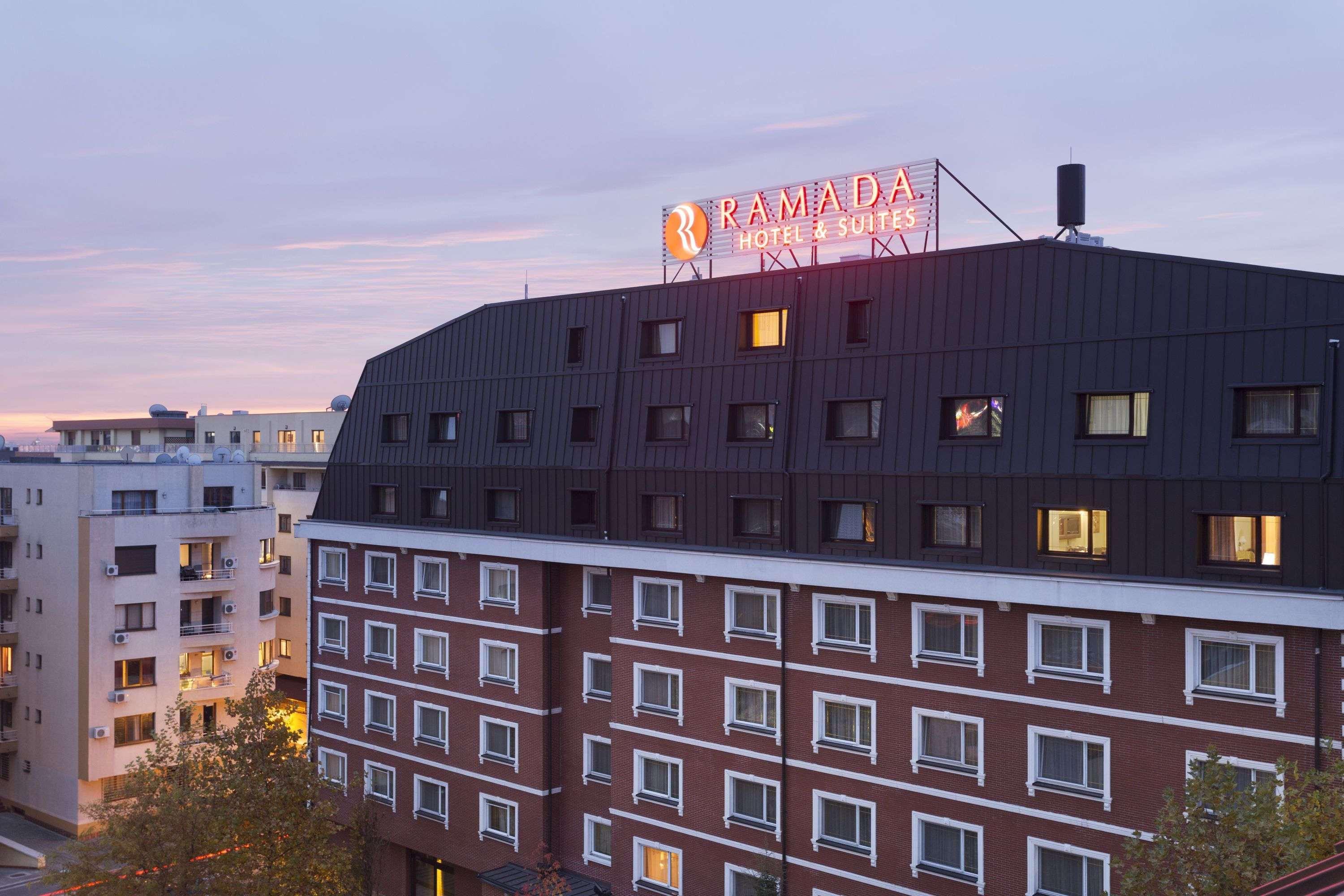 รามาดา โฮเต็ล แอนด์ สวีท บาย วินด์แฮม บูคาเรสต์ นอร์ท Hotel ภายนอก รูปภาพ