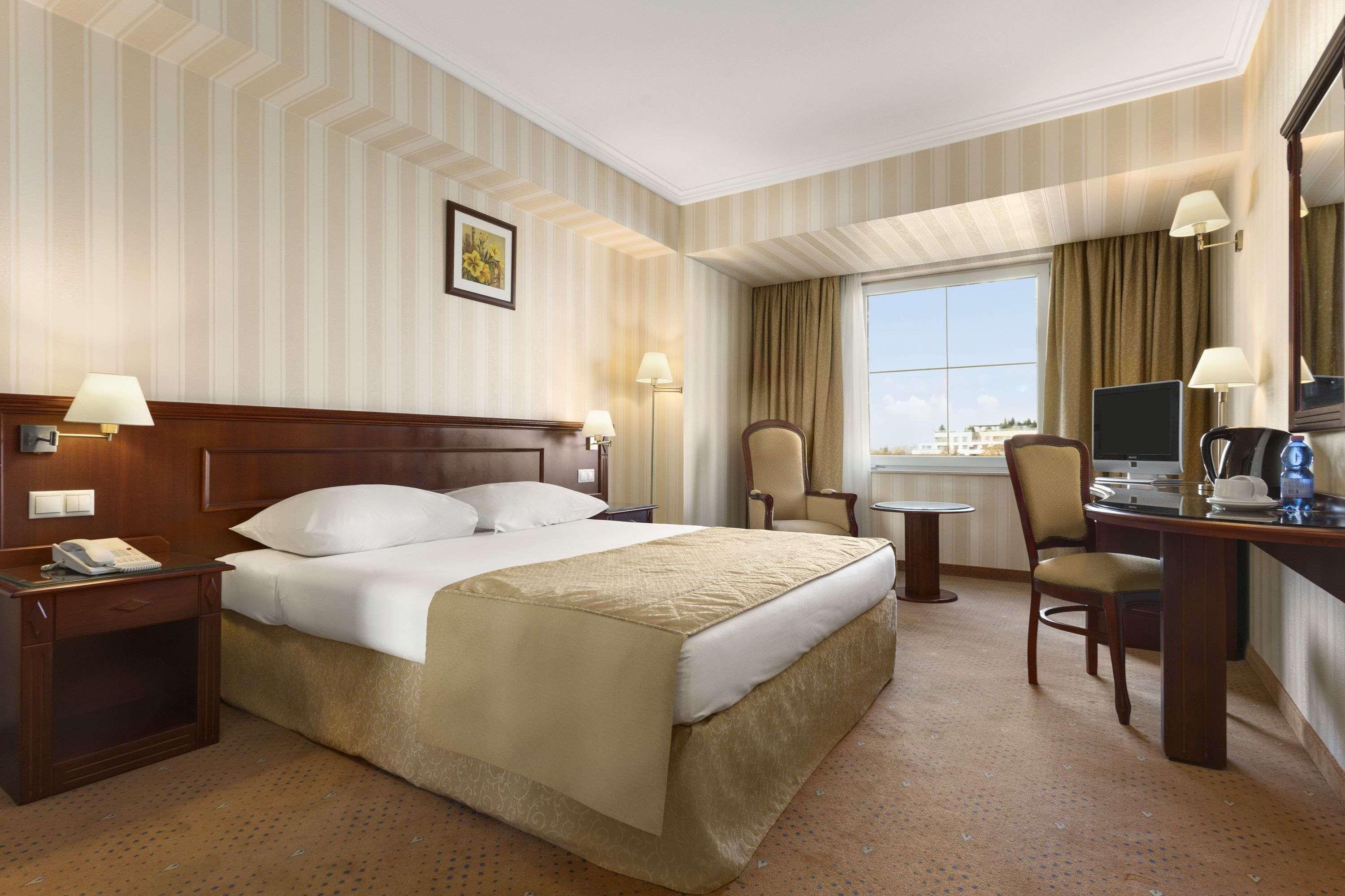 รามาดา โฮเต็ล แอนด์ สวีท บาย วินด์แฮม บูคาเรสต์ นอร์ท Hotel ภายนอก รูปภาพ