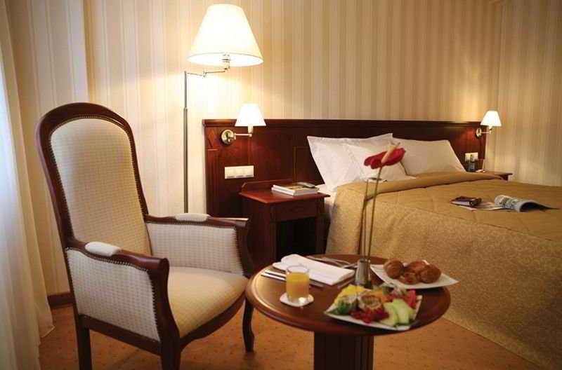 รามาดา โฮเต็ล แอนด์ สวีท บาย วินด์แฮม บูคาเรสต์ นอร์ท Hotel ภายนอก รูปภาพ