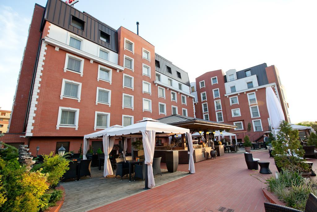 รามาดา โฮเต็ล แอนด์ สวีท บาย วินด์แฮม บูคาเรสต์ นอร์ท Hotel ภายนอก รูปภาพ