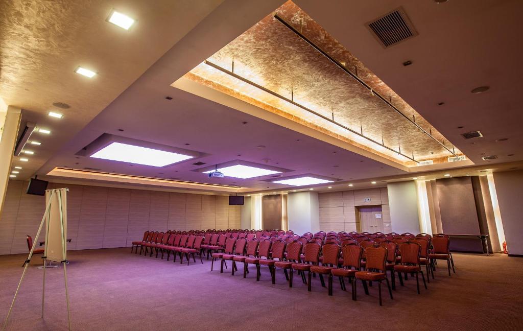 รามาดา โฮเต็ล แอนด์ สวีท บาย วินด์แฮม บูคาเรสต์ นอร์ท Hotel ภายนอก รูปภาพ