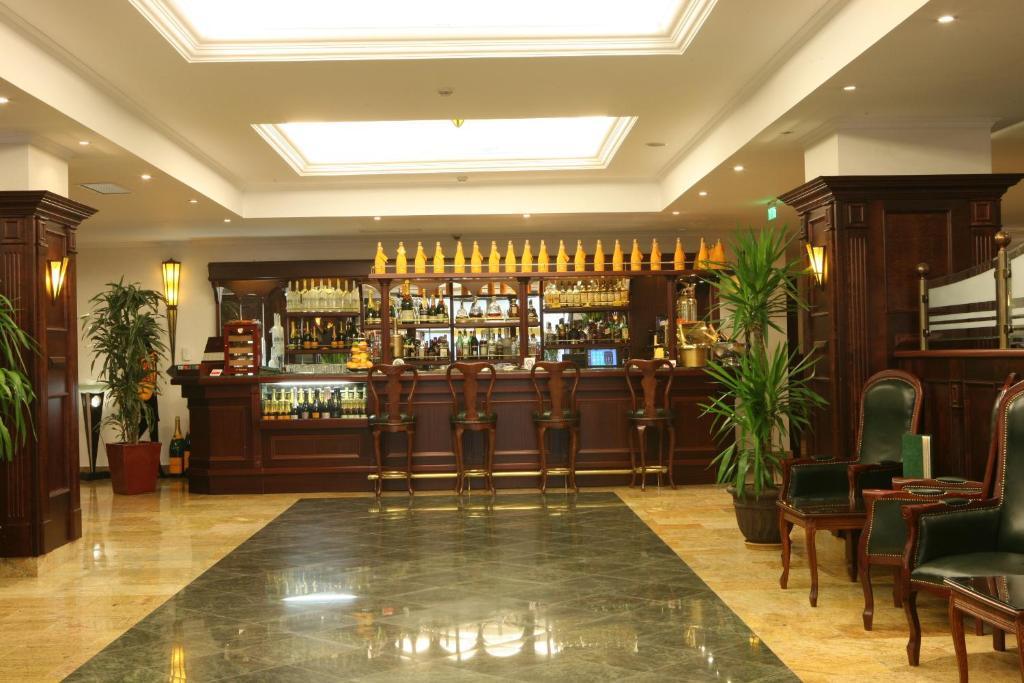 รามาดา โฮเต็ล แอนด์ สวีท บาย วินด์แฮม บูคาเรสต์ นอร์ท Hotel ภายนอก รูปภาพ