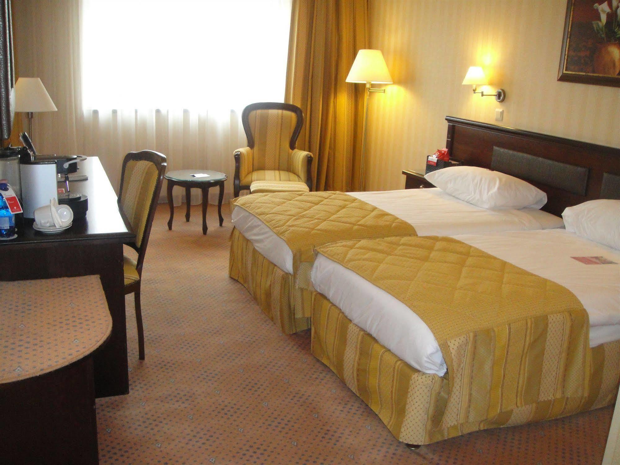 รามาดา โฮเต็ล แอนด์ สวีท บาย วินด์แฮม บูคาเรสต์ นอร์ท Hotel ภายนอก รูปภาพ