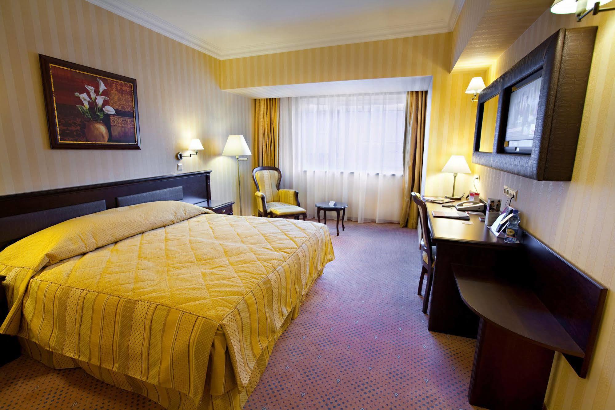 รามาดา โฮเต็ล แอนด์ สวีท บาย วินด์แฮม บูคาเรสต์ นอร์ท Hotel ภายนอก รูปภาพ