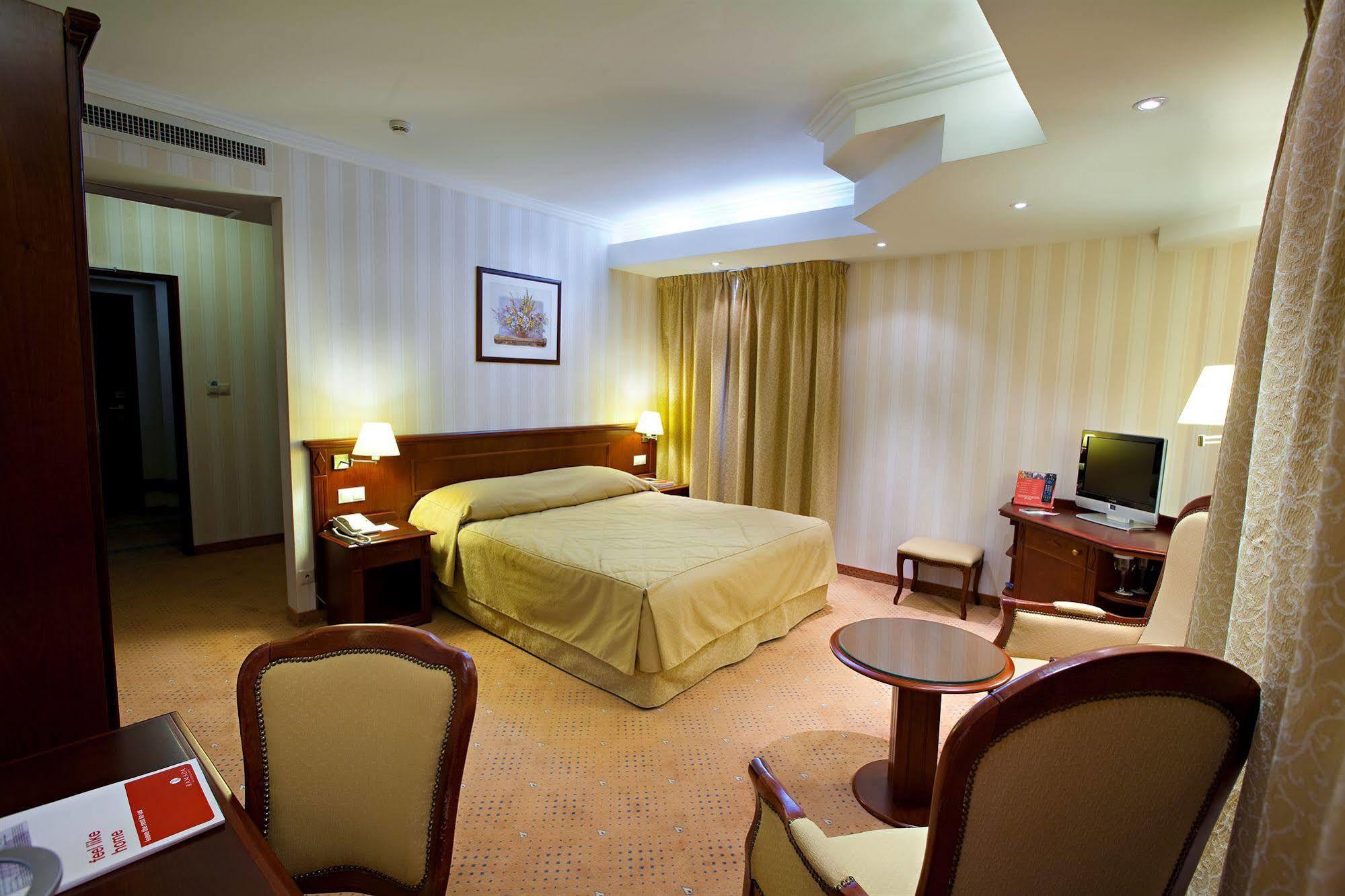 รามาดา โฮเต็ล แอนด์ สวีท บาย วินด์แฮม บูคาเรสต์ นอร์ท Hotel ภายนอก รูปภาพ