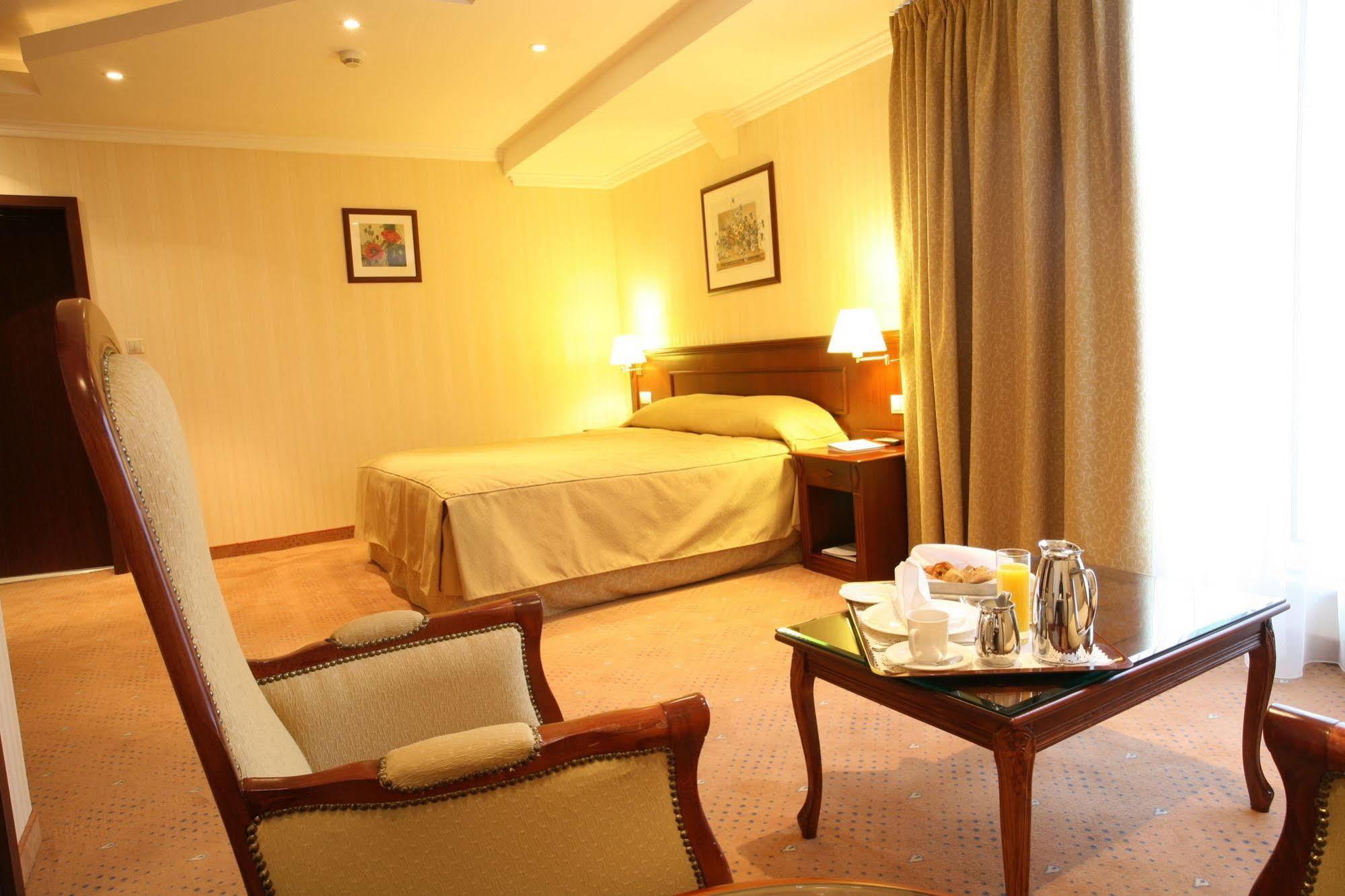 รามาดา โฮเต็ล แอนด์ สวีท บาย วินด์แฮม บูคาเรสต์ นอร์ท Hotel ภายนอก รูปภาพ