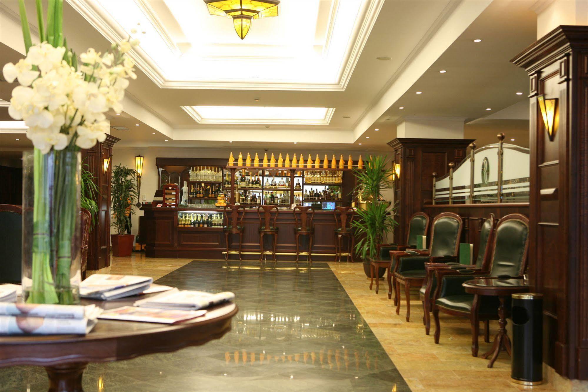 รามาดา โฮเต็ล แอนด์ สวีท บาย วินด์แฮม บูคาเรสต์ นอร์ท Hotel ภายนอก รูปภาพ